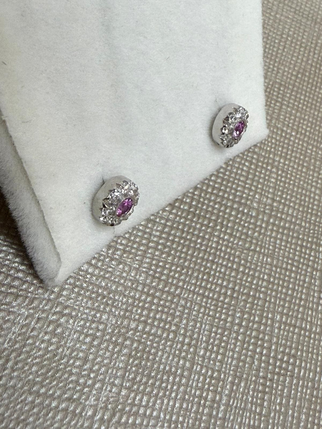 PENDIENTES DE ORO BLANCO 18K CON ZAFIRO ROSA Y DIAMANTES NATURALES