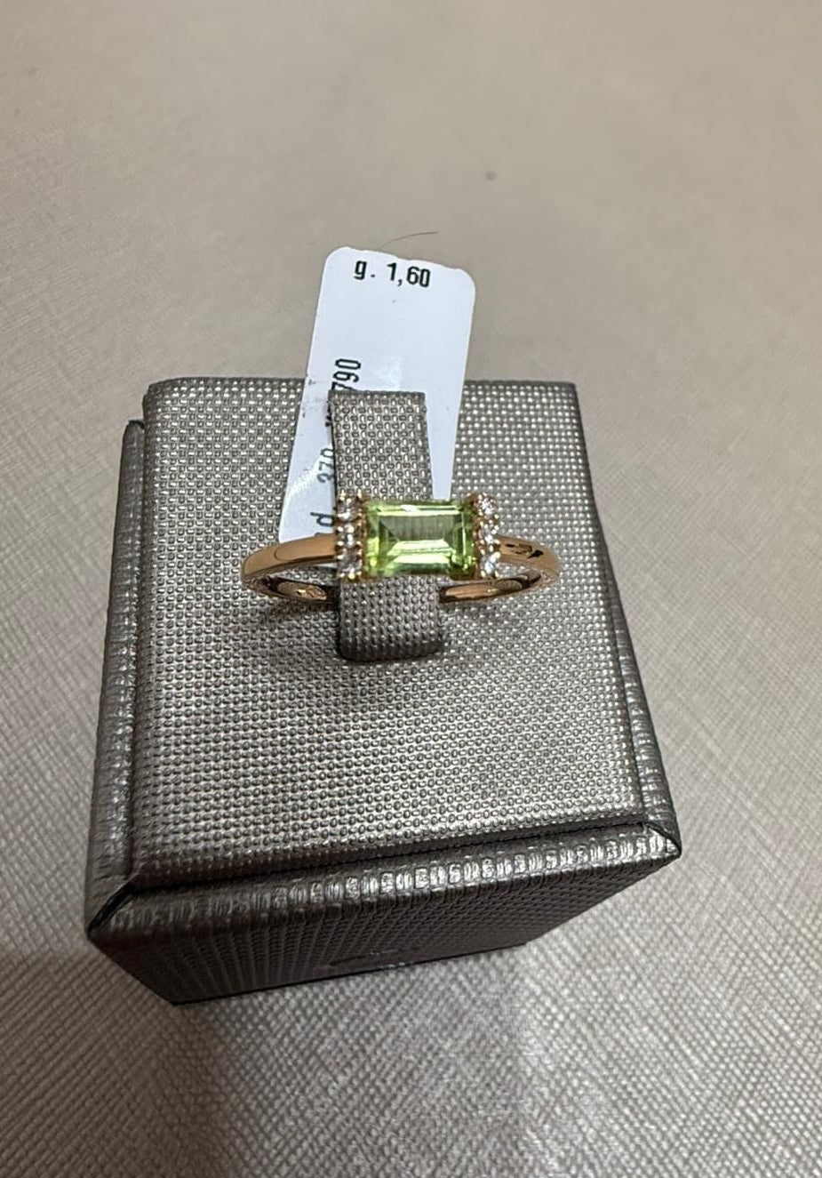 ANILLO EN ORO ROSA DE 18K PERIDOTO Y DIAMANTES