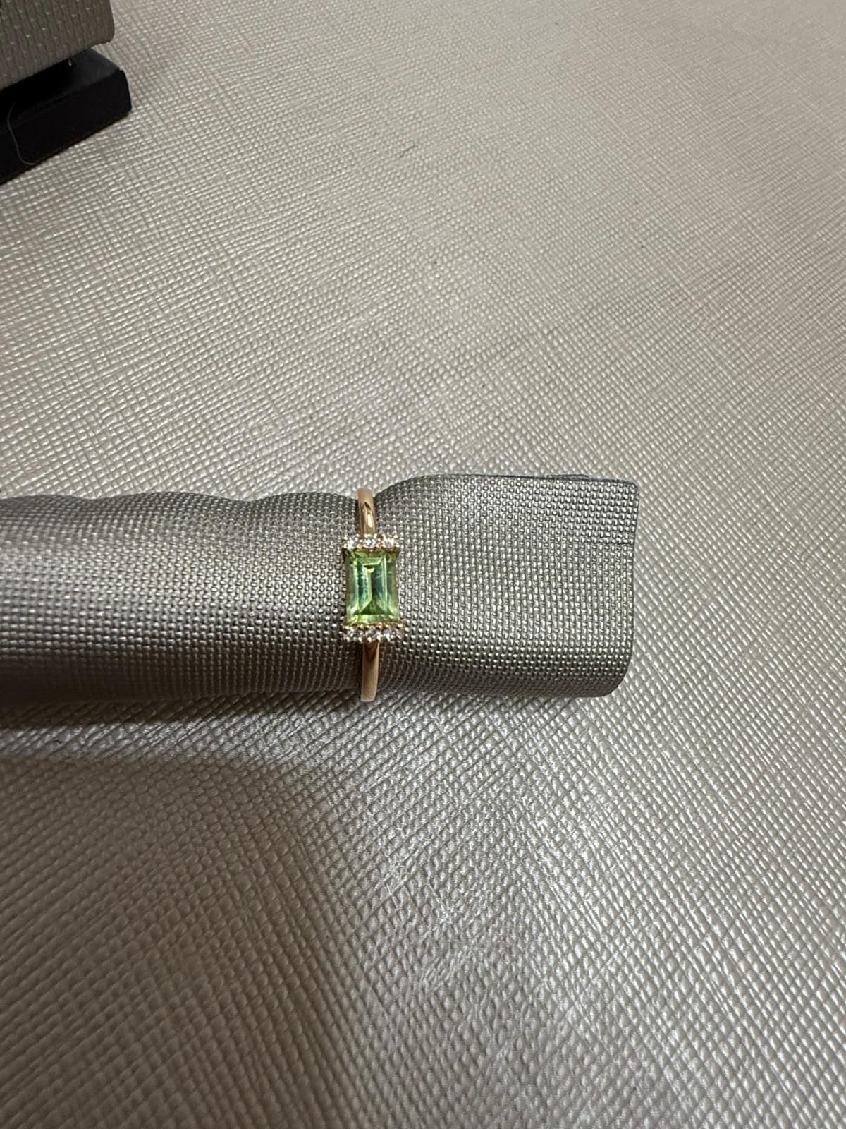 ANILLO EN ORO ROSA DE 18K PERIDOTO Y DIAMANTES