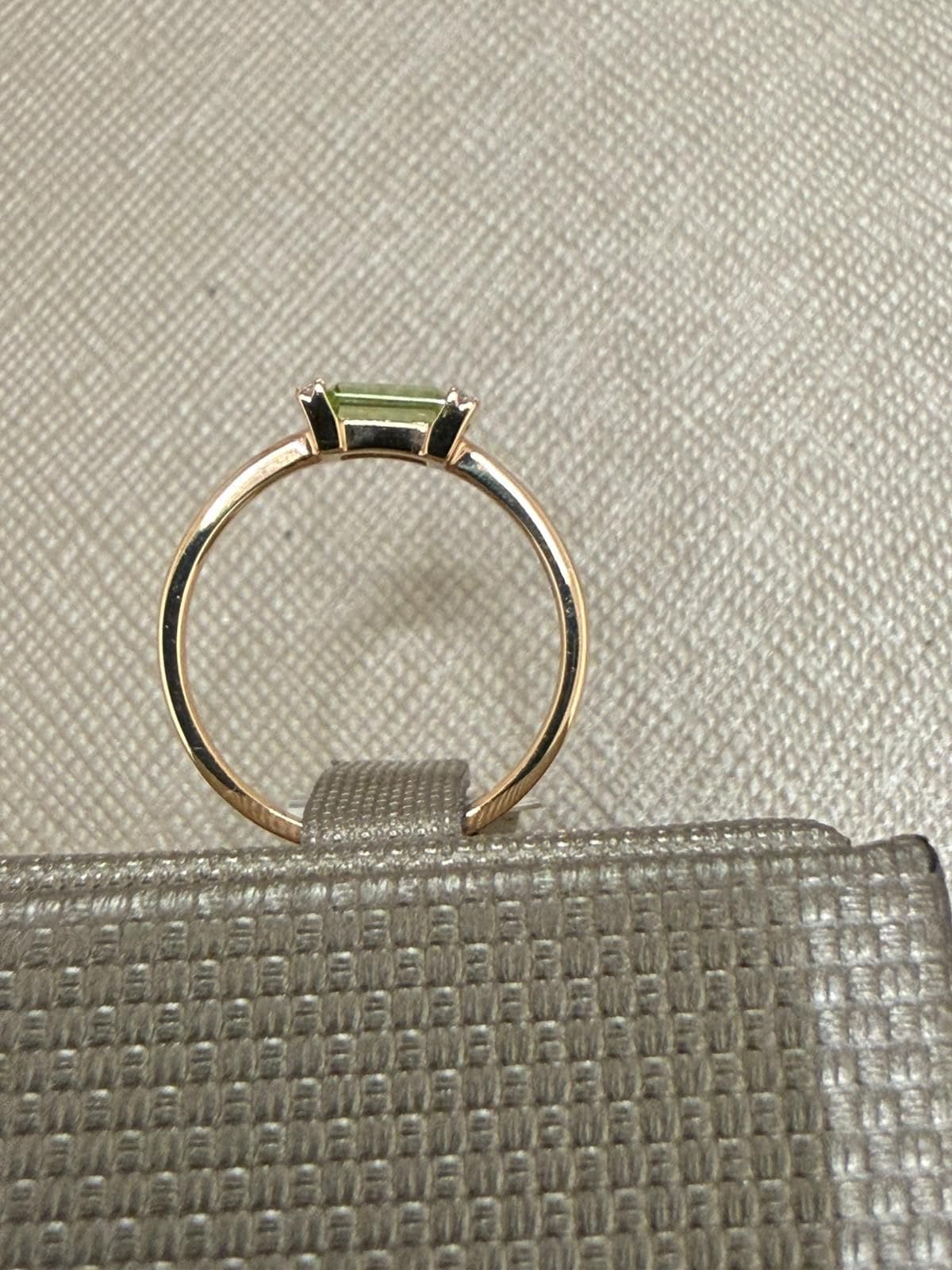 ANILLO EN ORO ROSA DE 18K PERIDOTO Y DIAMANTES