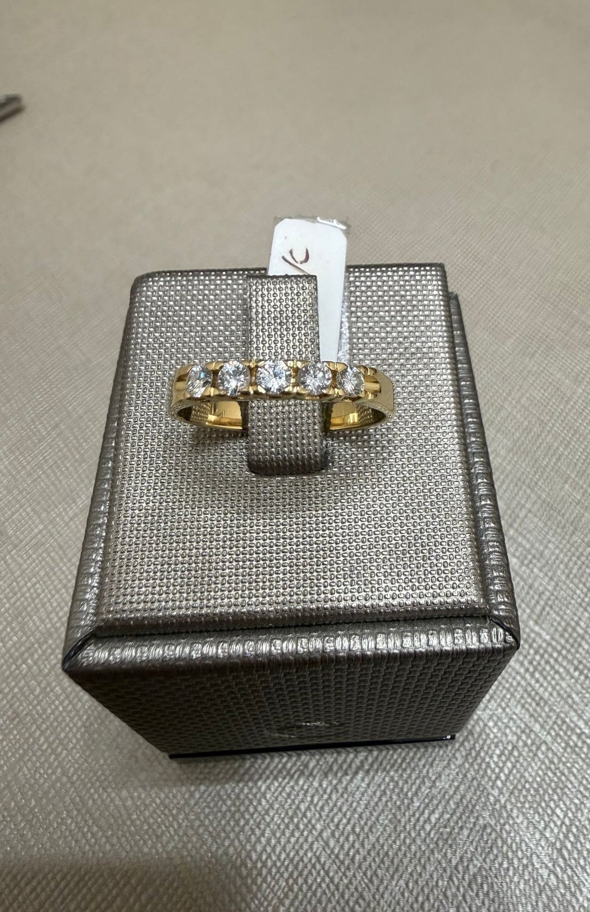 ANILLO RIVIÈRE EN ORO AMARILLO DE 18K