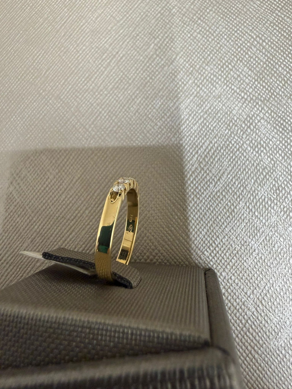 ANILLO RIVIÈRE EN ORO AMARILLO DE 18K