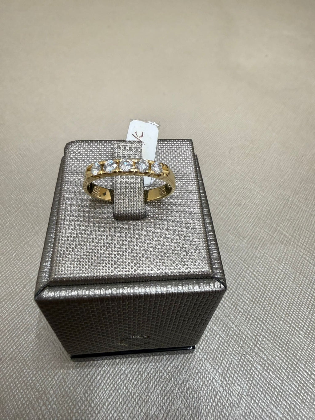 ANILLO RIVIÈRE EN ORO AMARILLO DE 18K
