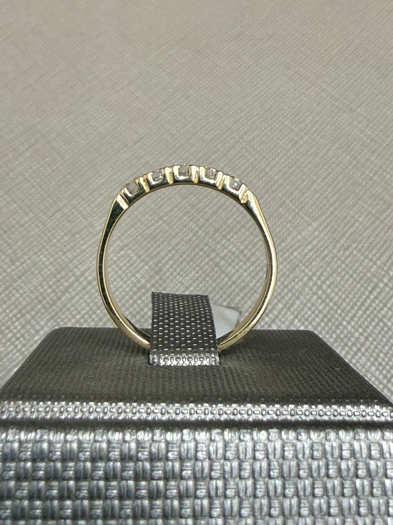 ANILLO RIVIÈRE EN ORO AMARILLO DE 18K