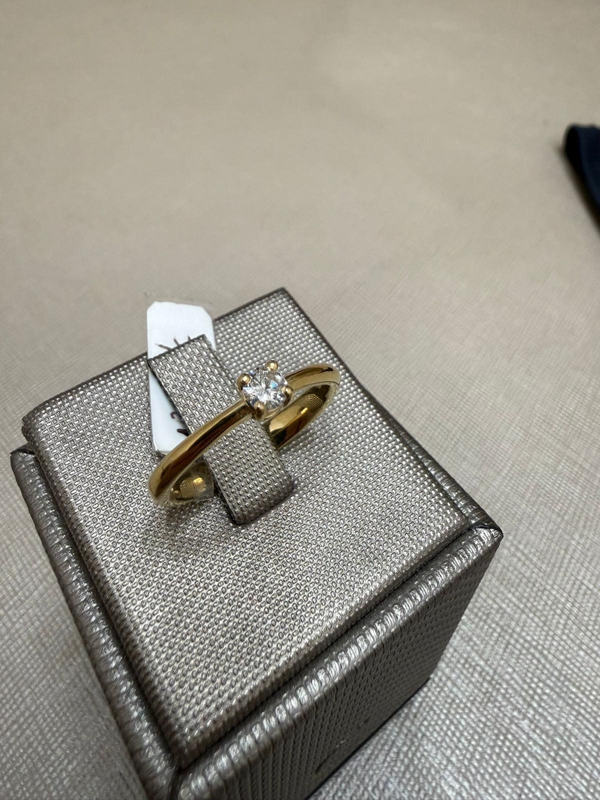 ANILLO SOLITARIO EN ORO AMARILLO DE 18K