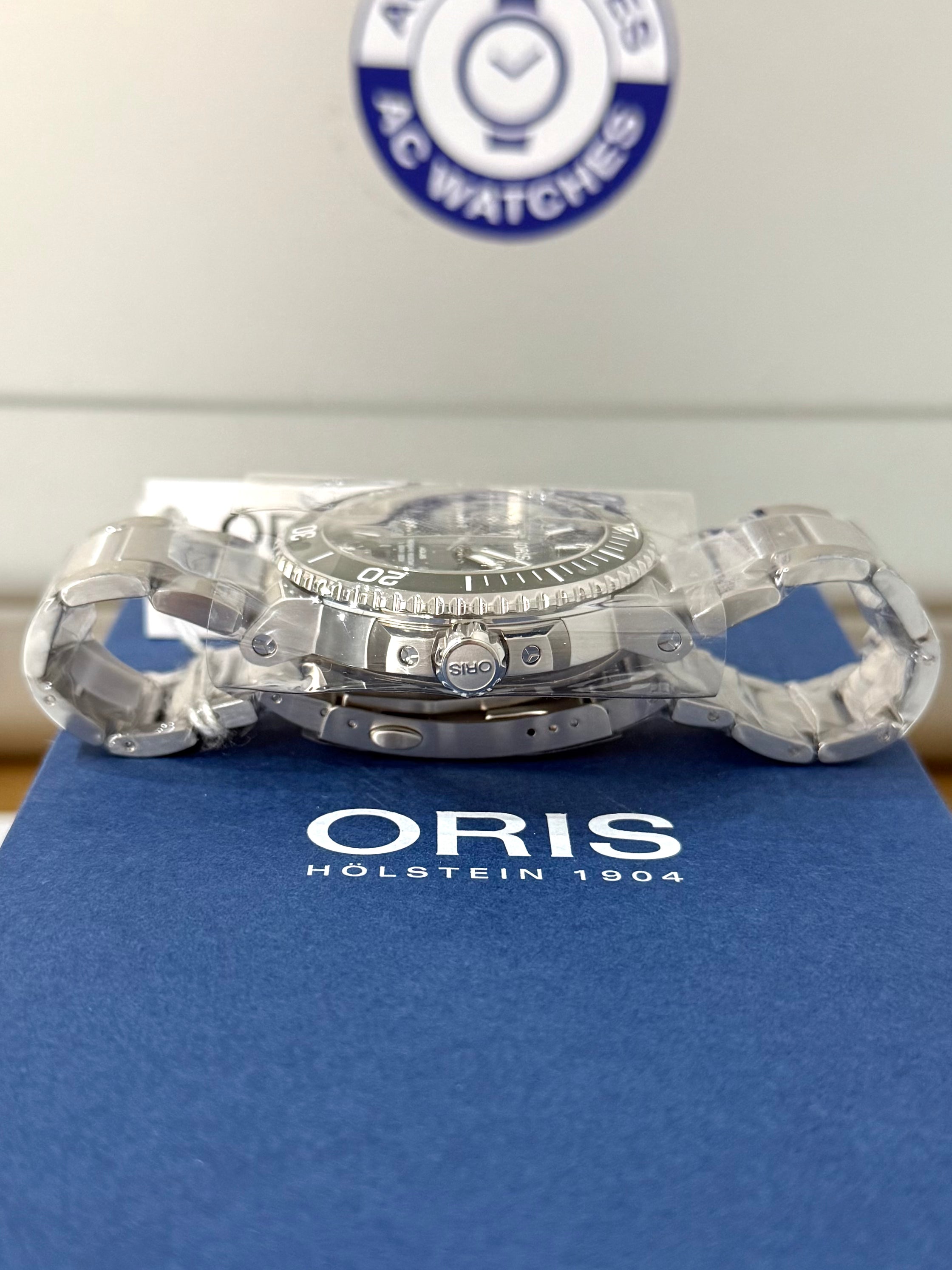 ORIS AQUIS DATE