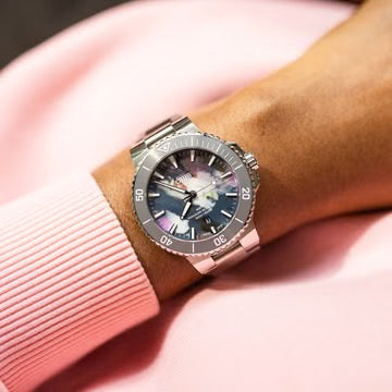 ORIS AQUIS DATE UPCYCLE