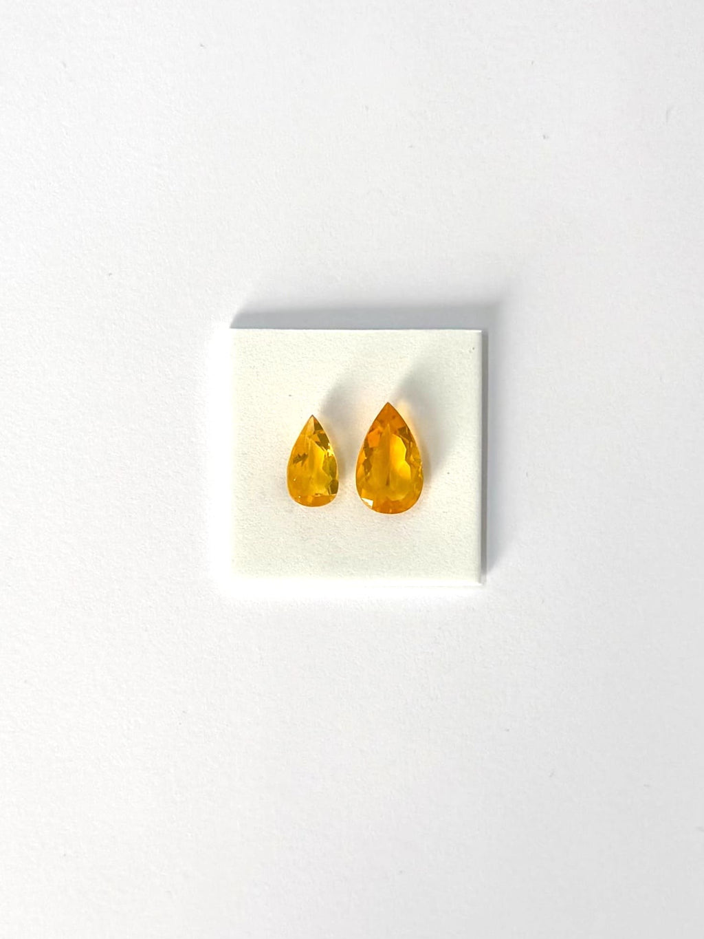 PAREJA DE ÓPALOS DE FUEGO NATURALES FACETADOS, COLOR Y EXCLUSIVIDAD PARA ALTA JOYERÍA